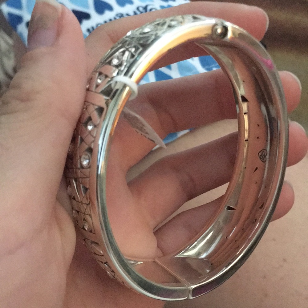 Silver detailed bracelet never worn - Picture 3 of 4
